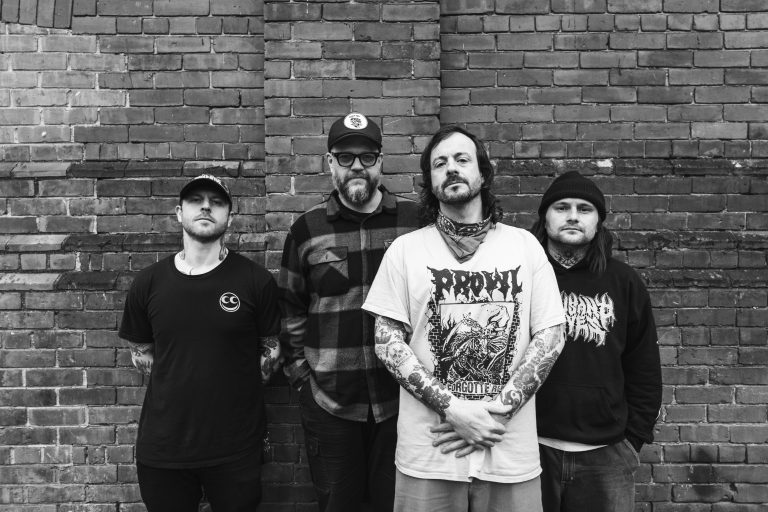Das Bild zeigt die Mitglieder von Cancer Bats